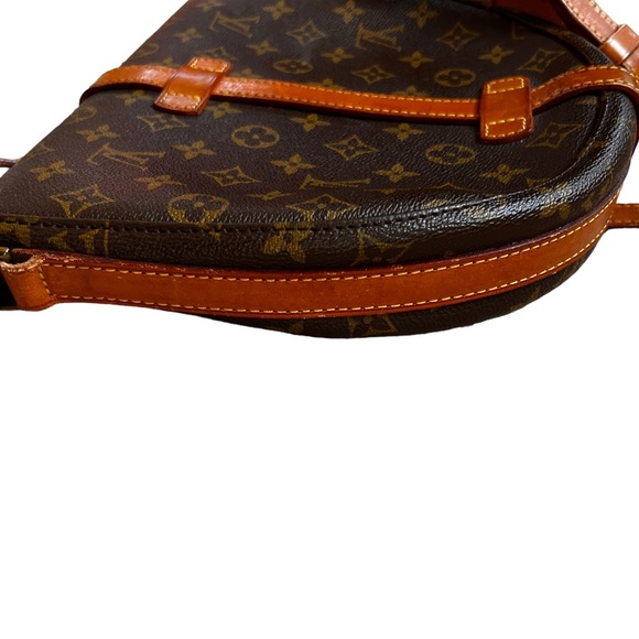 Louis Vuitton Chantilly Crossbody Bag - Picture 4 of 16